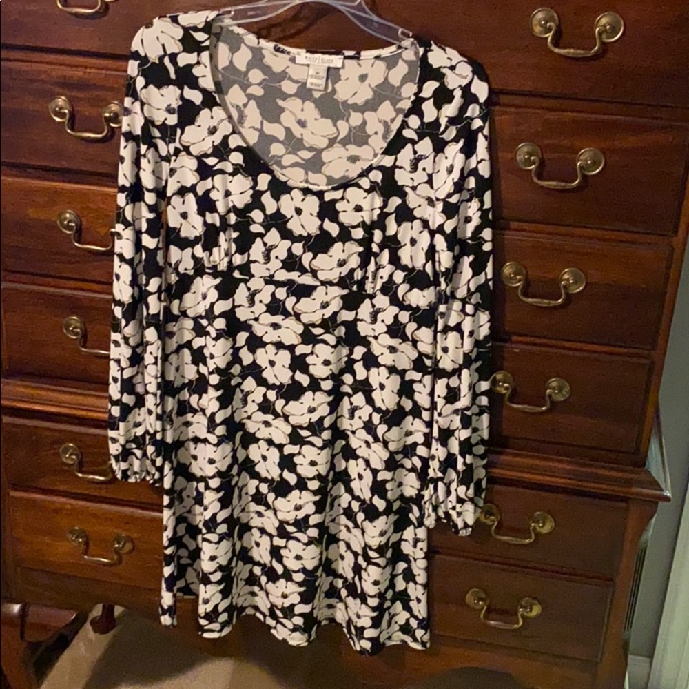 White House Black Market floral tunic